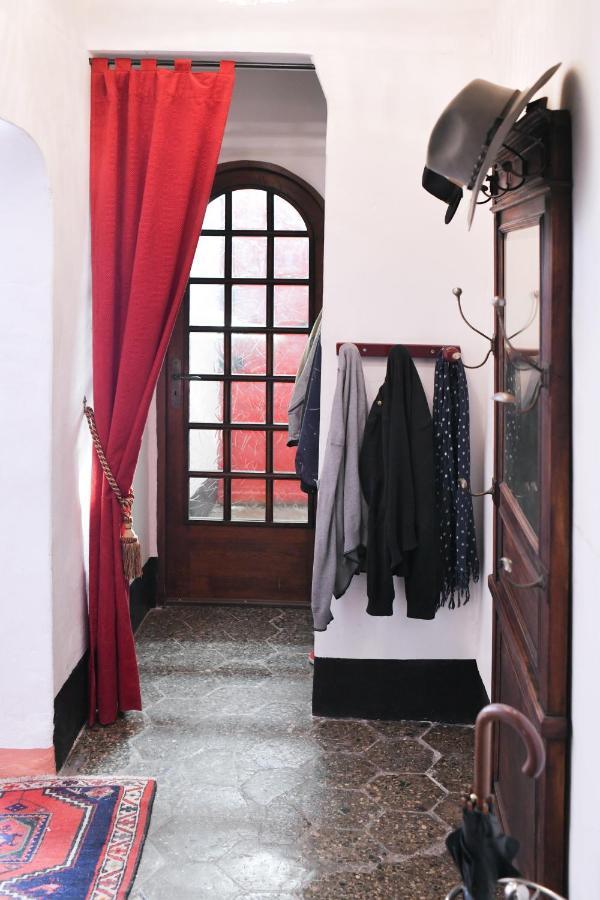 La Cachette Du Comte Bed & Breakfast *